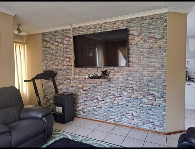 3 BEDROOM PROPERTY TO RENT IN MACKENZIE PARK